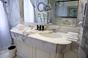 lyxig badrum marmor
